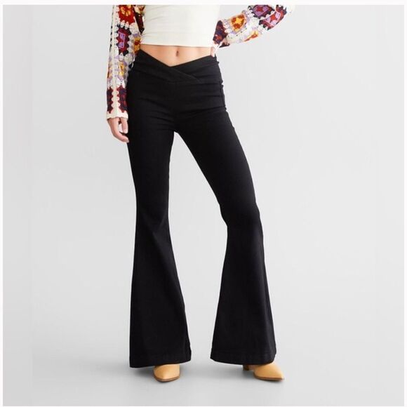 Free People, We The Free, Venice Beach Flare Pull-On Jeans NEW Black 25 - Picture 1 of 16